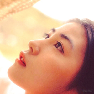 孕妇光着屁股独自生产
